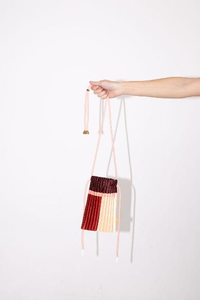 MULTITUDES Mini borsa a tracolla plissettata in raso Ruby
