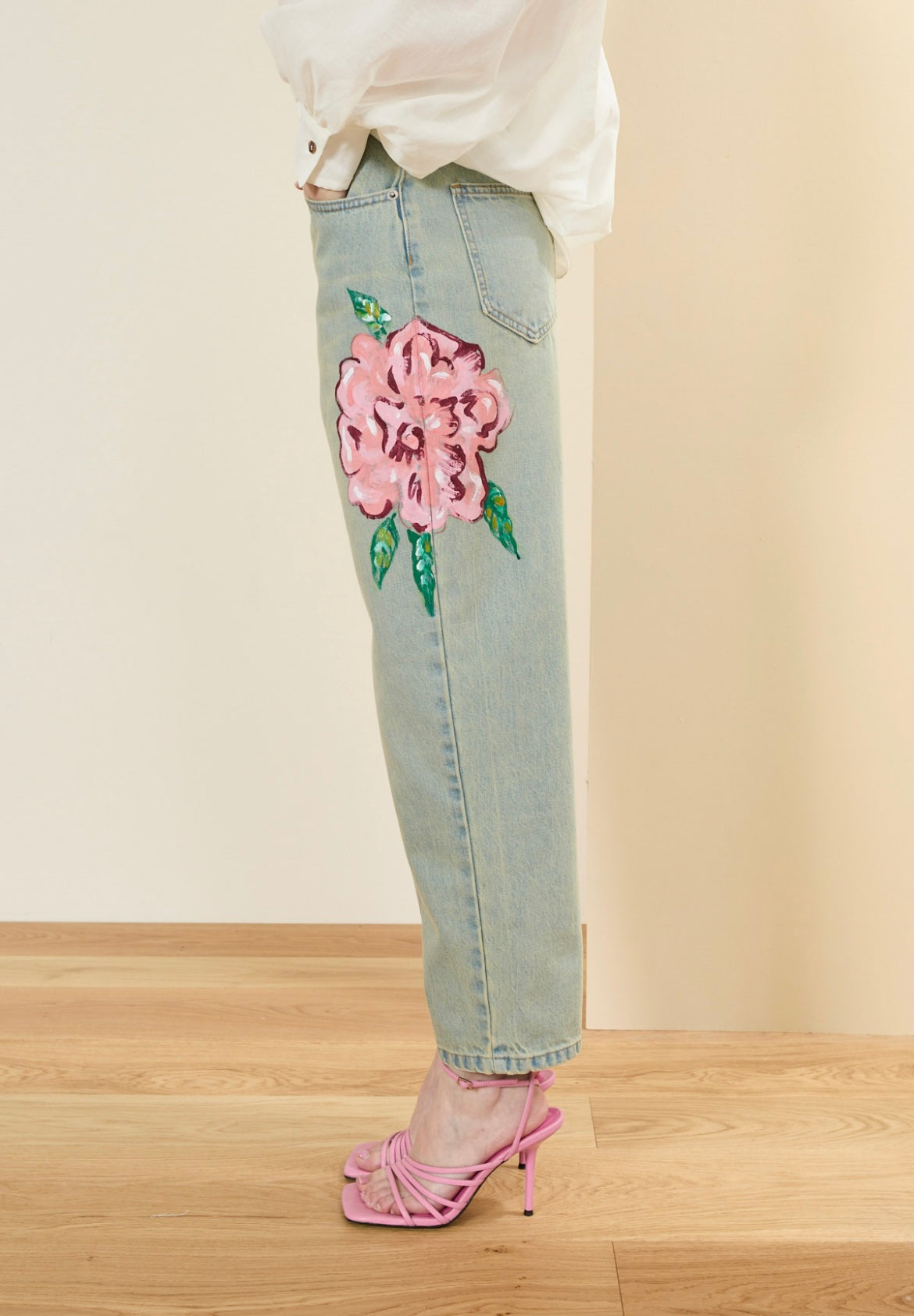 Souvenir Pantalone jeans con fiore dipinto