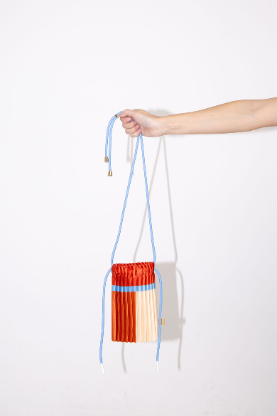 MULTITUDES Mini borsa a tracolla plissettata in raso Sienna