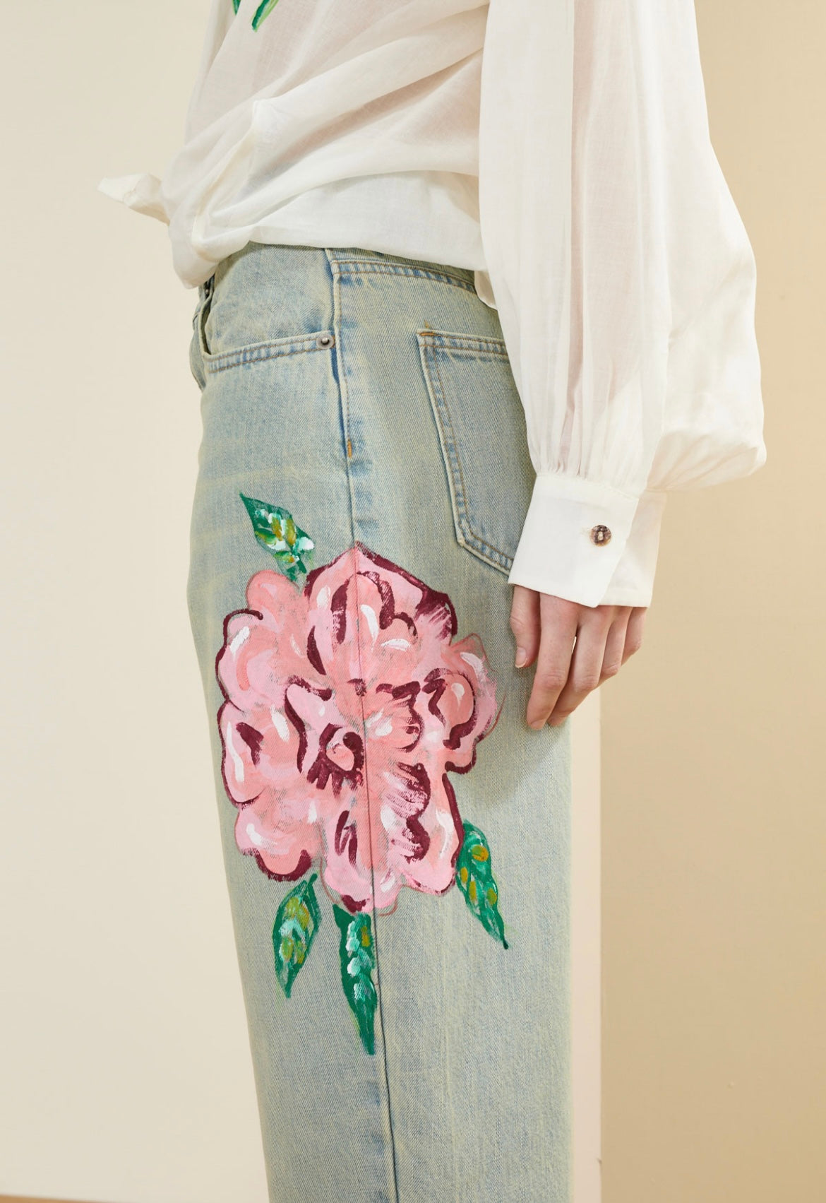 Souvenir Pantalone jeans con fiore dipinto
