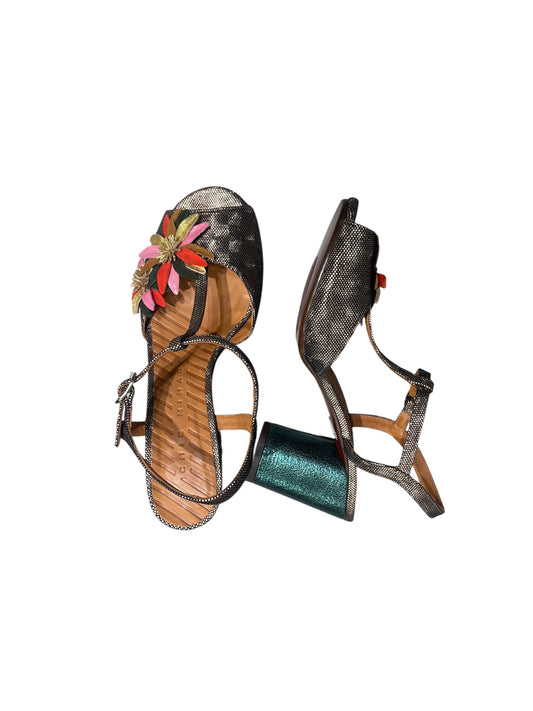 Chie Mihara sandalo oro fiori