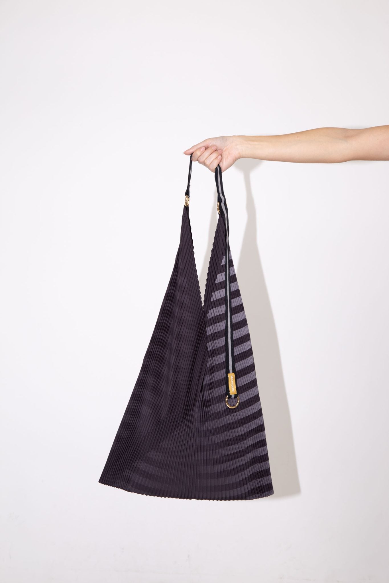 MULTITUDES Borsa Y plissettata Claudia Black